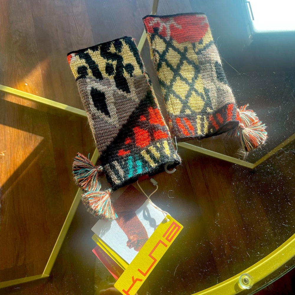 Kuna alpca gloves with tags (bought in Peru)
